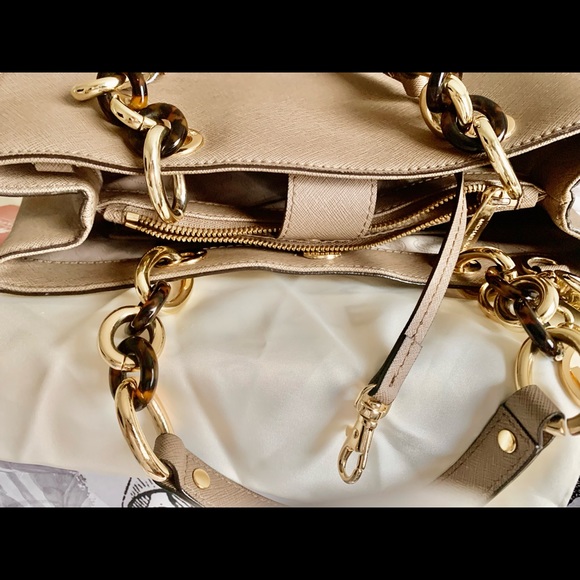 MK medium purse almost new - Picture 5 of 5